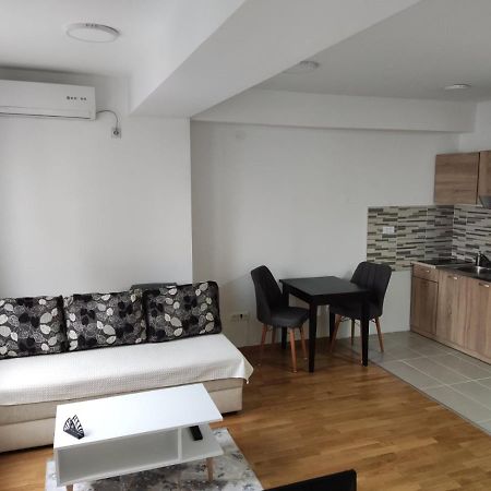 Sarah - City Apartment Szkopje Kültér fotó